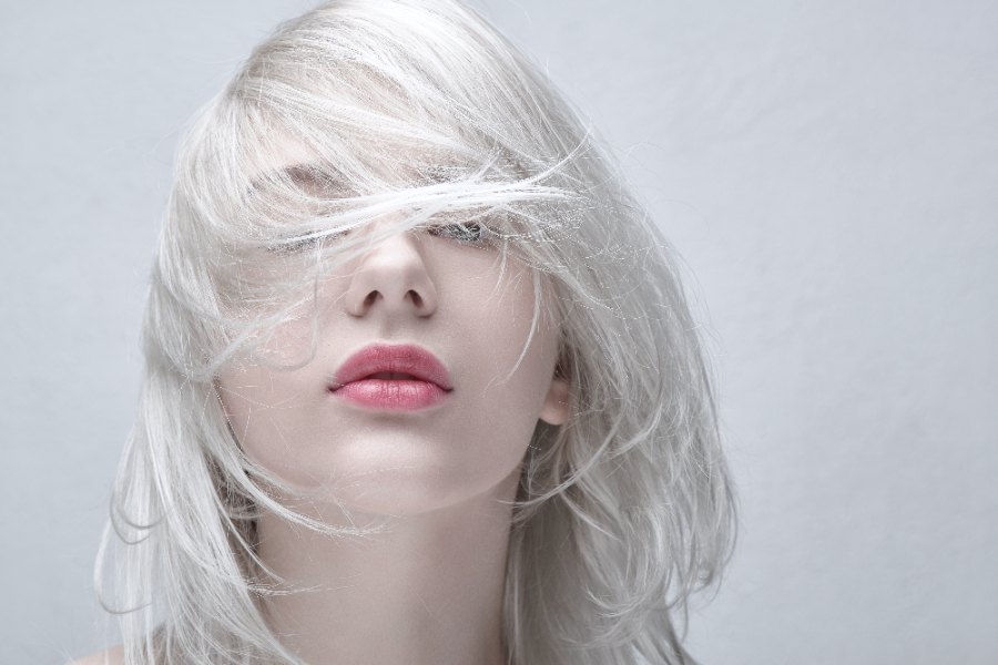 透明感のあるヘアカラーのスタイル例（イメージ）